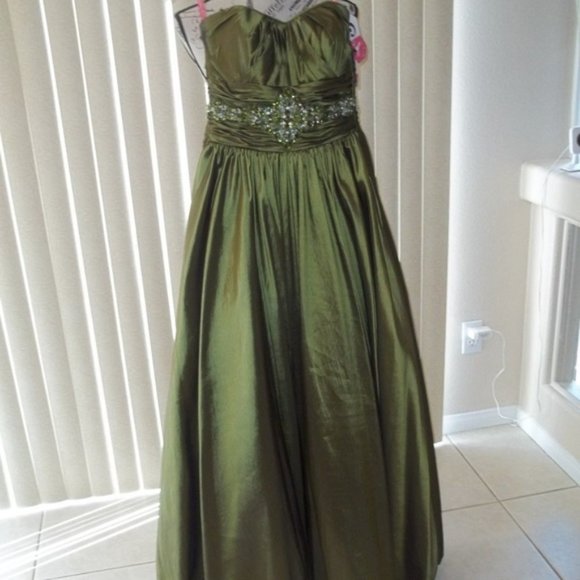 GORGEOUS GREEN TAFFETA STRAPLESS FORMAL BALL GOWN SIZE 2 - Picture 2 of 5